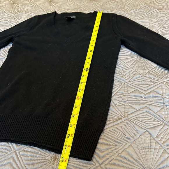 Club Monaco wool and silk blend v-neck sweater, Small - Picture 6 of 6